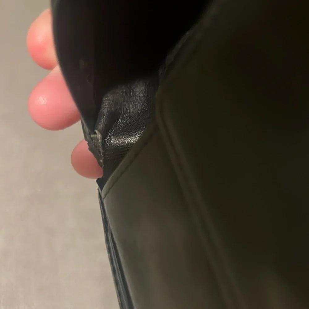 Authentic Vintage Louis Vuitton Epi Bifold Wallet MI1907